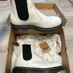BRAND NEW white doc martens women’s size 7